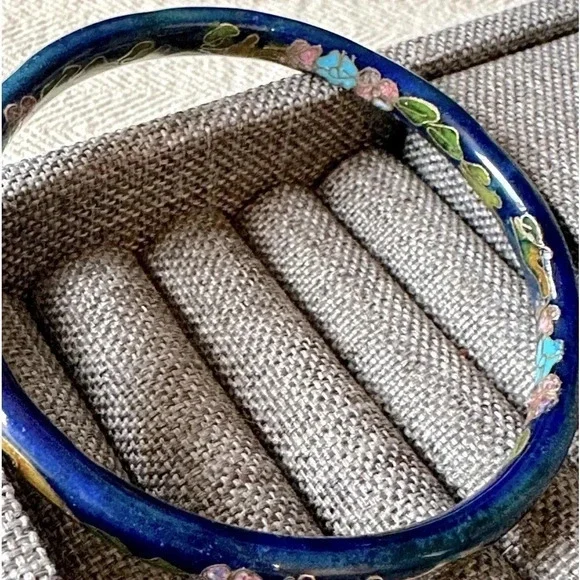 Vintage Cloisonné Navy Blue Bangle Bracelet Pastel Blue, Pink, Green & Gold - Picture 5 of 9